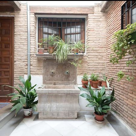 Apartamentos Centro Historico A Los Pies De La Alhambra Granada Exteriör bild