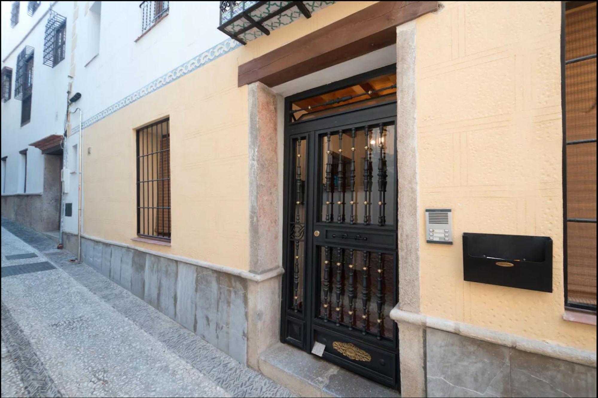 Apartamentos Centro Historico A Los Pies De La Alhambra Granada Exteriör bild